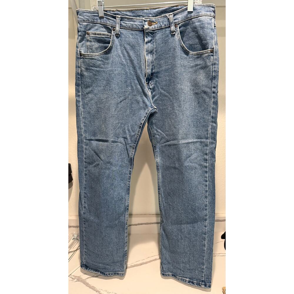 Wrangler Men's Regular Fit Jeans Straight Leg Size 34x30 Medium Wash‎ EUC